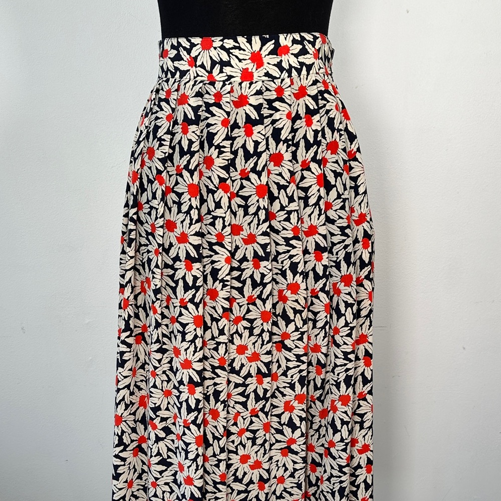 Vintage Jones New York Silk Red White Blue Daisy Floral Skirt 31 waist.